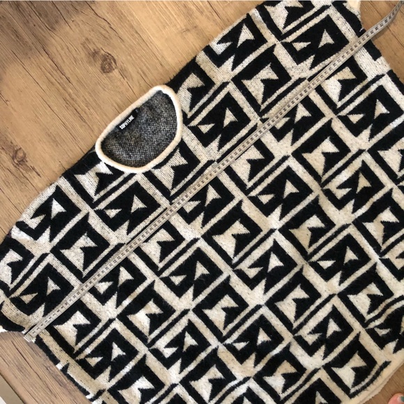 🌚 Black&white geometric print jumper / Small-to-Large - Picture 5 of 6